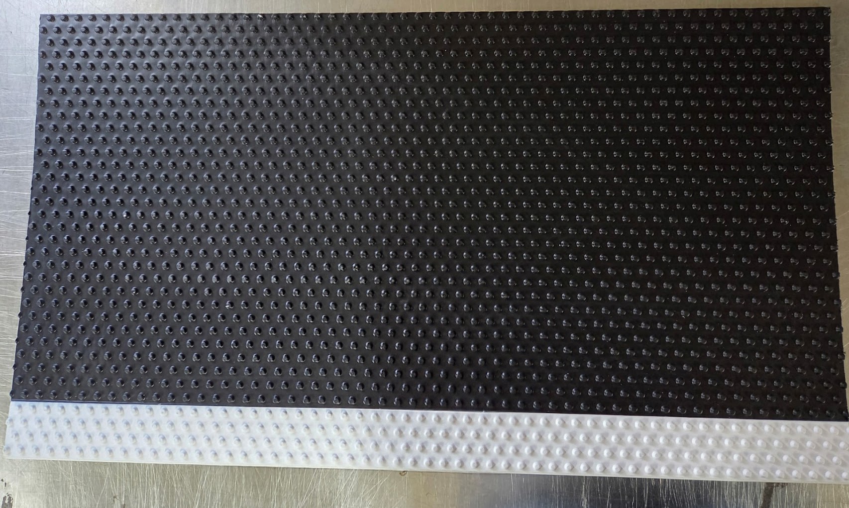 STEP TREADS PLASTIC PEBBLE