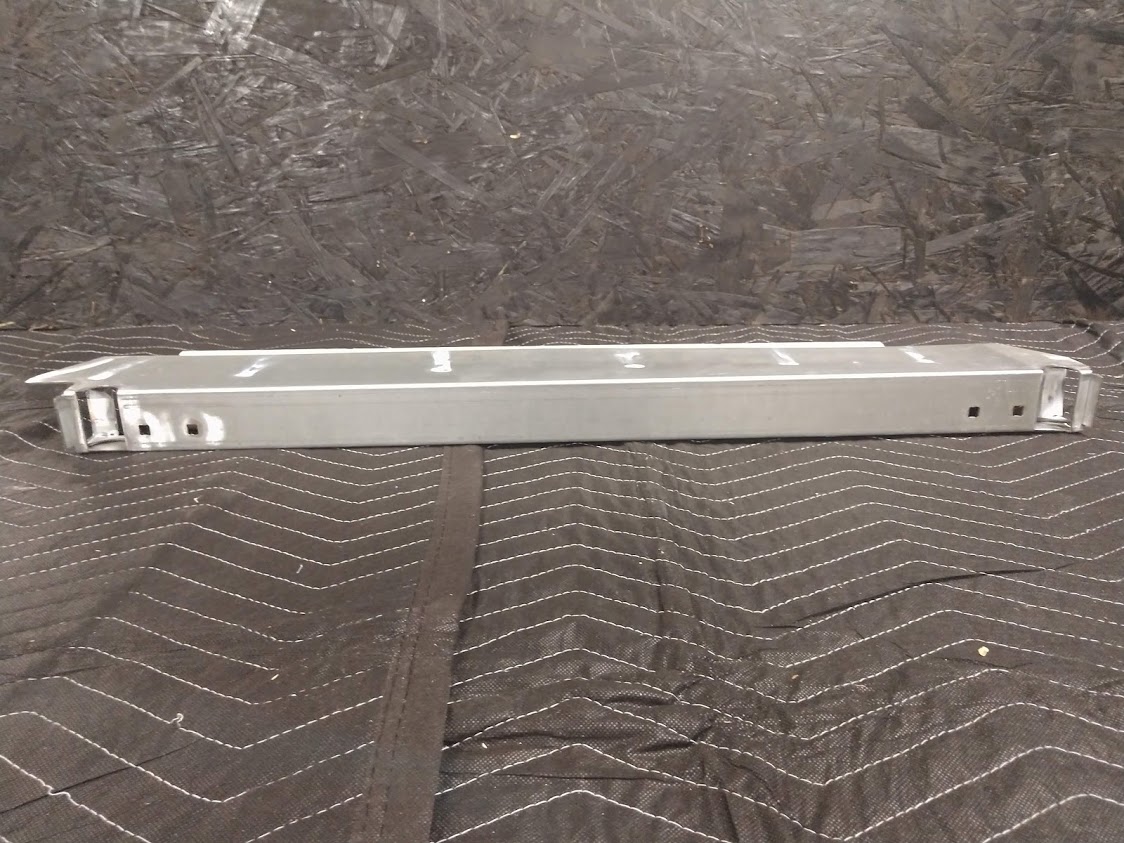 BB256  Lower door support