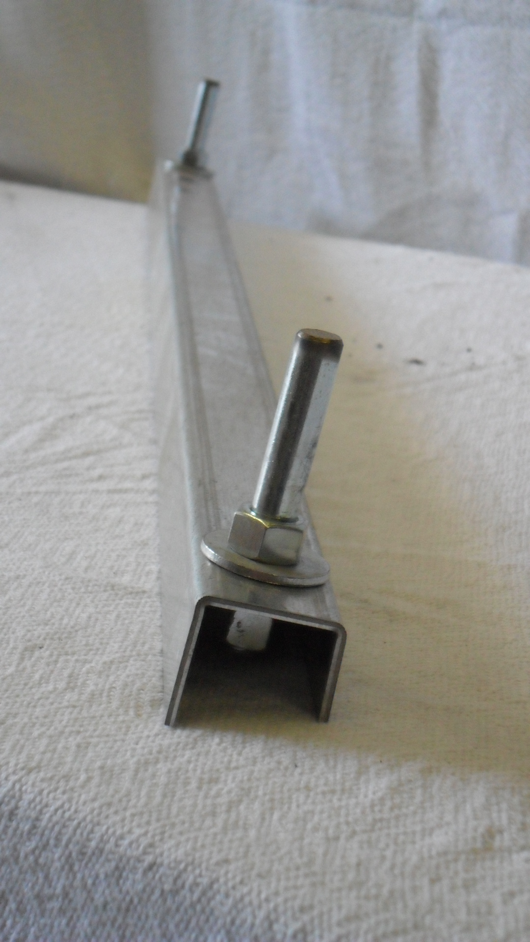 INAT256  IC- Amtran Lower Door support